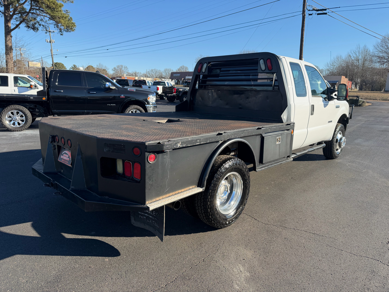 Ford Super Duty F-350 DRW SuperCab 162" WB 60" CA Lariat 4WD 2006