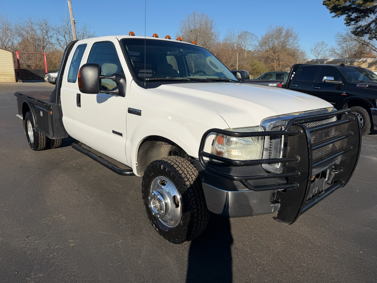 Ford Super Duty F-350 DRW SuperCab 162" WB 60" CA Lariat 4WD 2006