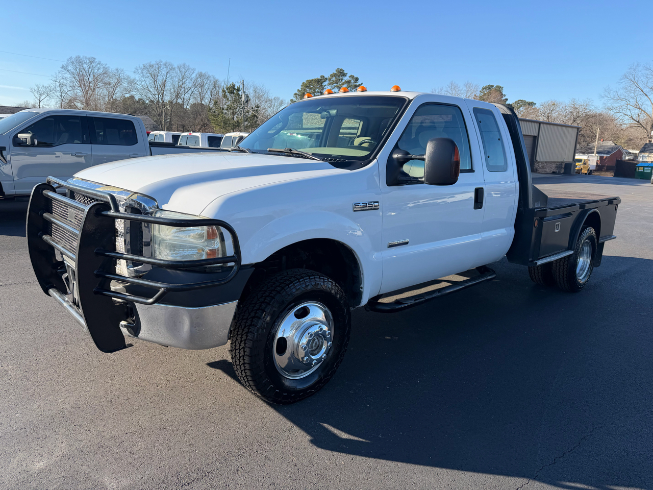 Ford Super Duty F-350 DRW SuperCab 162" WB 60" CA Lariat 4WD 2006