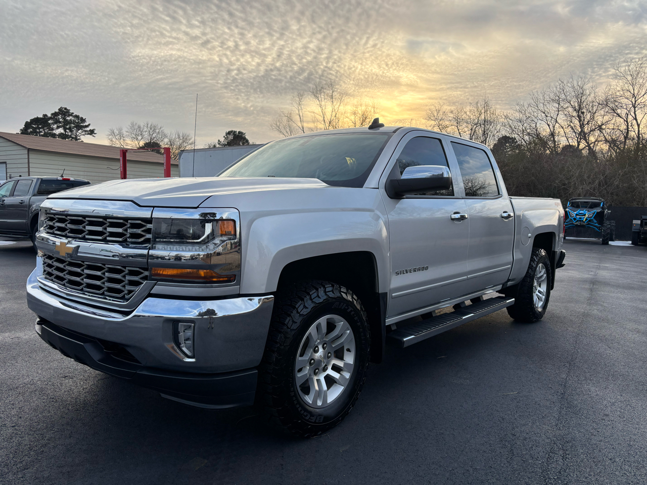 Chevrolet Silverado 1500 4WD Crew Cab 143.5" LT w/1LT 2018