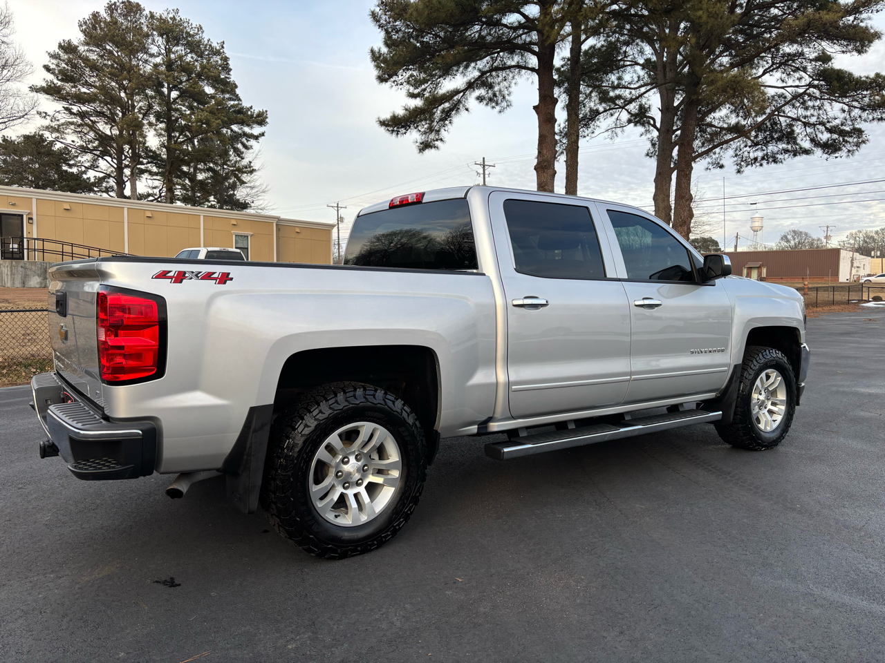 Chevrolet Silverado 1500 4WD Crew Cab 143.5" LT w/1LT 2018