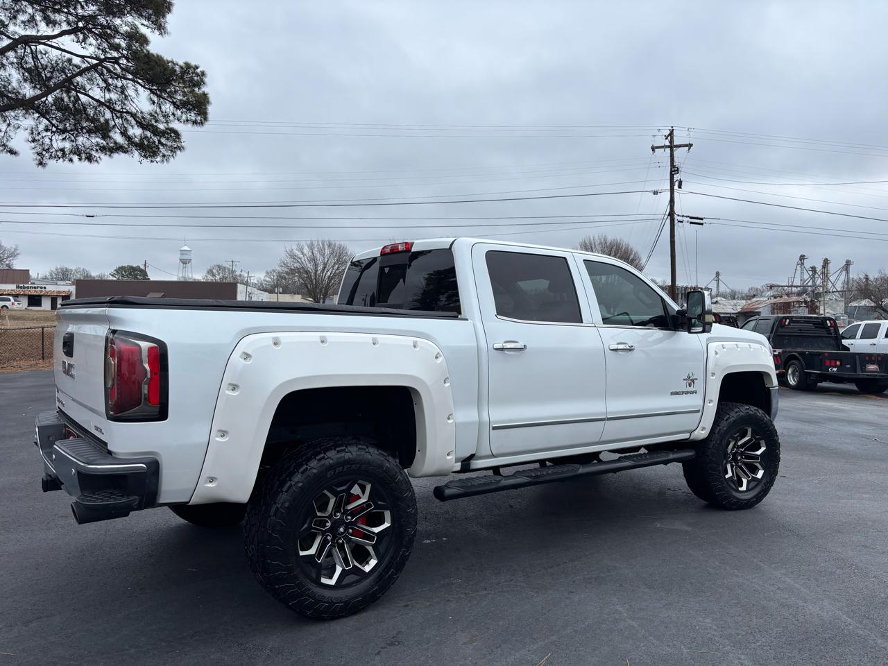 GMC Sierra 1500 4WD Crew Cab 143.5" SLT 2017