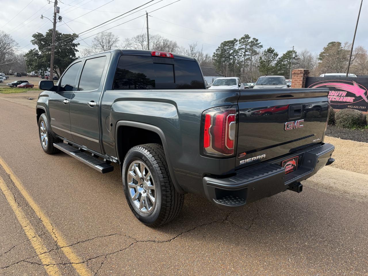 GMC Sierra 1500 4WD Crew Cab 143.5" Denali 2017