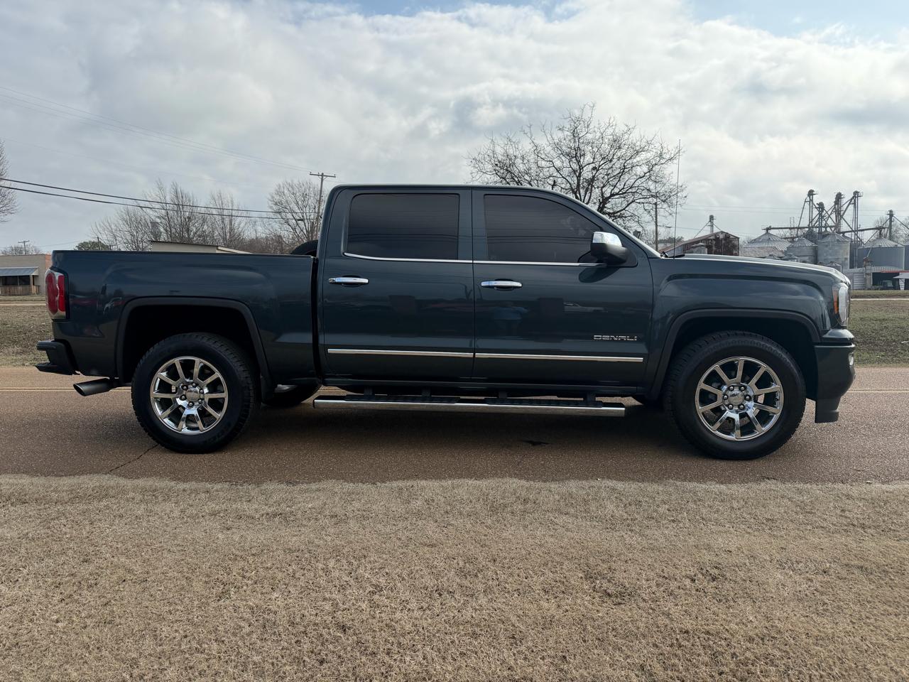 GMC Sierra 1500 4WD Crew Cab 143.5" Denali 2017