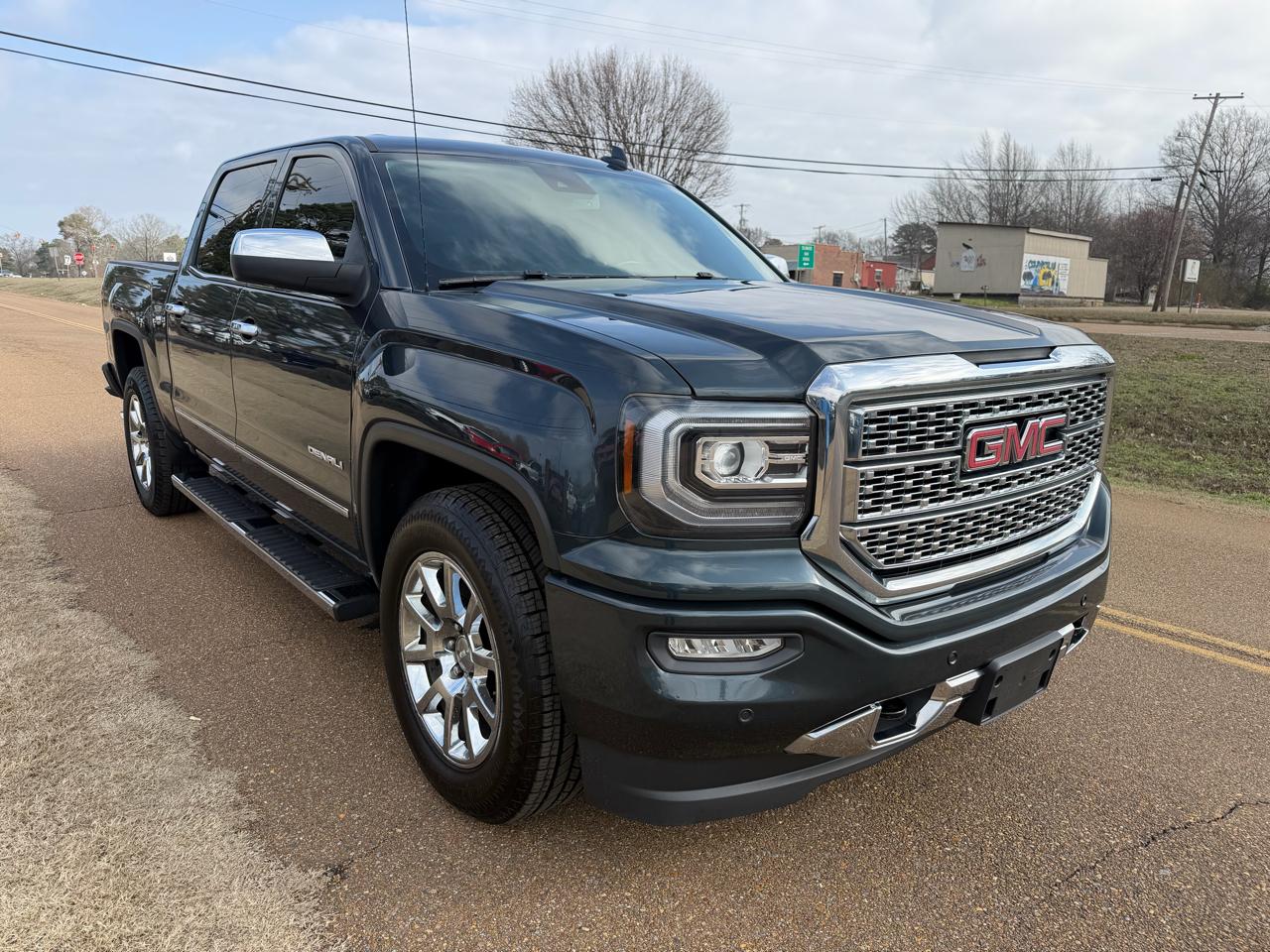 GMC Sierra 1500 4WD Crew Cab 143.5" Denali 2017