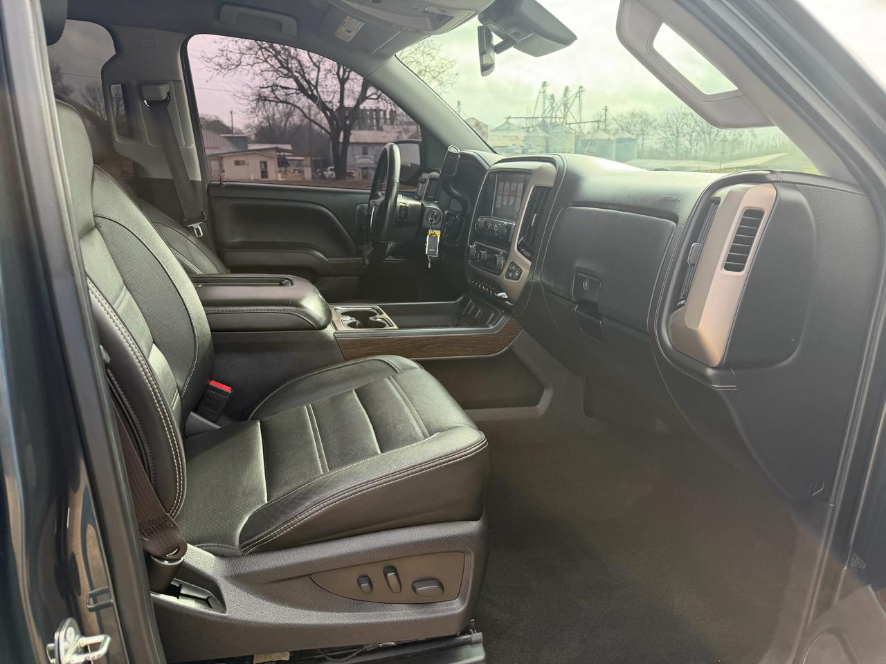 GMC Sierra 1500 4WD Crew Cab 143.5" Denali 2017