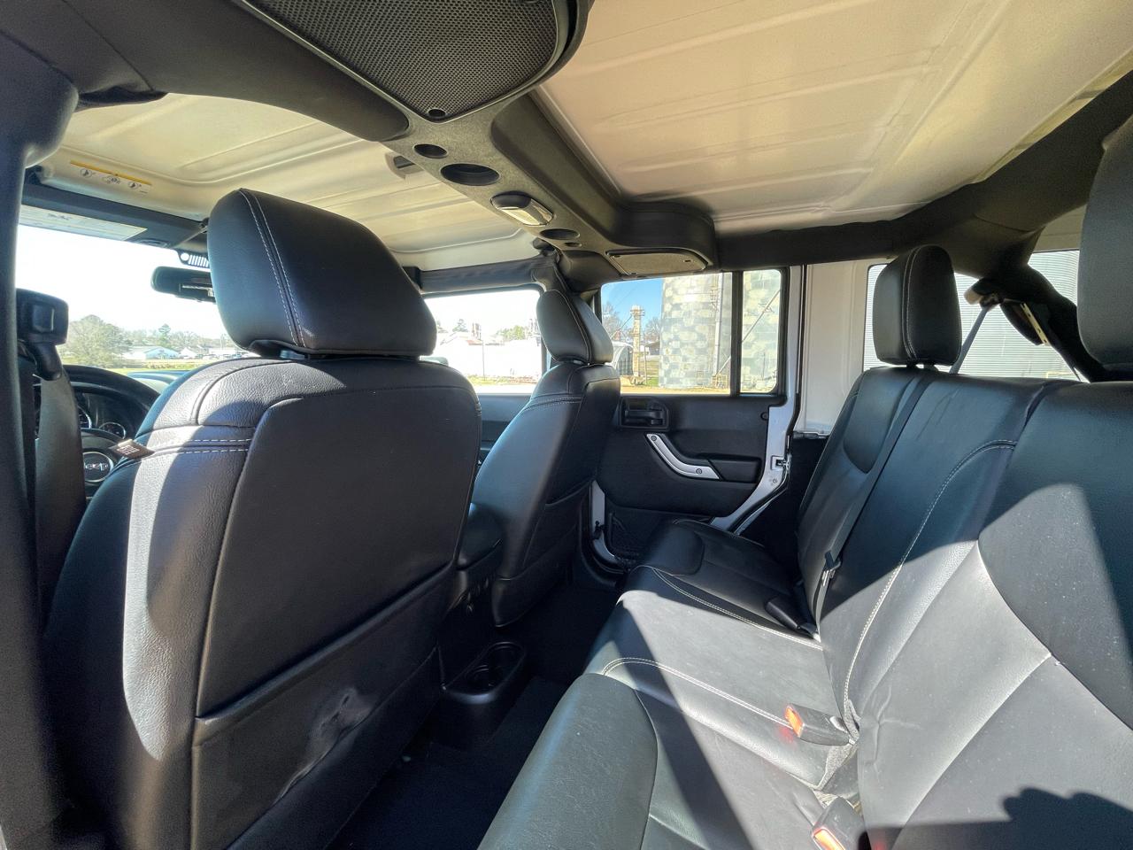 Jeep Wrangler Unlimited 4WD 4dr Sahara 2015