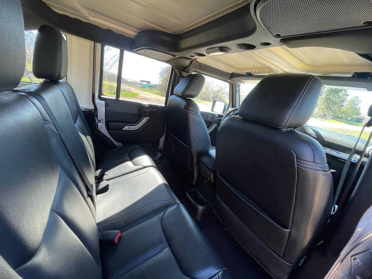 Jeep Wrangler Unlimited 4WD 4dr Sahara 2015