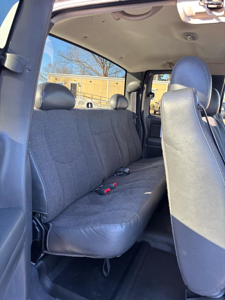 Chevrolet Silverado 1500 Ext Cab 143.5" WB 4WD Work Truck 2004