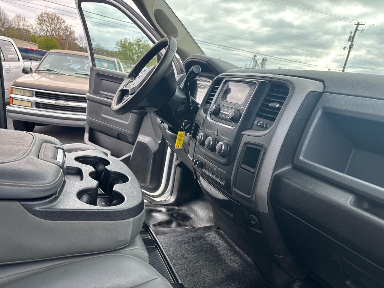 RAM 5500 Chassis Cab Tradesman 4x2 Crew Cab 84" CA 197.4" WB 2018