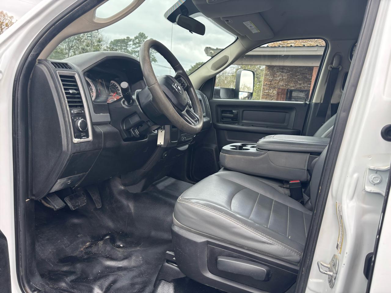 RAM 5500 Chassis Cab Tradesman 4x2 Crew Cab 84" CA 197.4" WB 2018