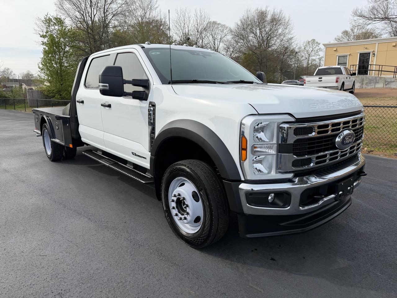 Ford Super Duty F-450 DRW XL 4WD Crew Cab 179" WB 60" CA 2025
