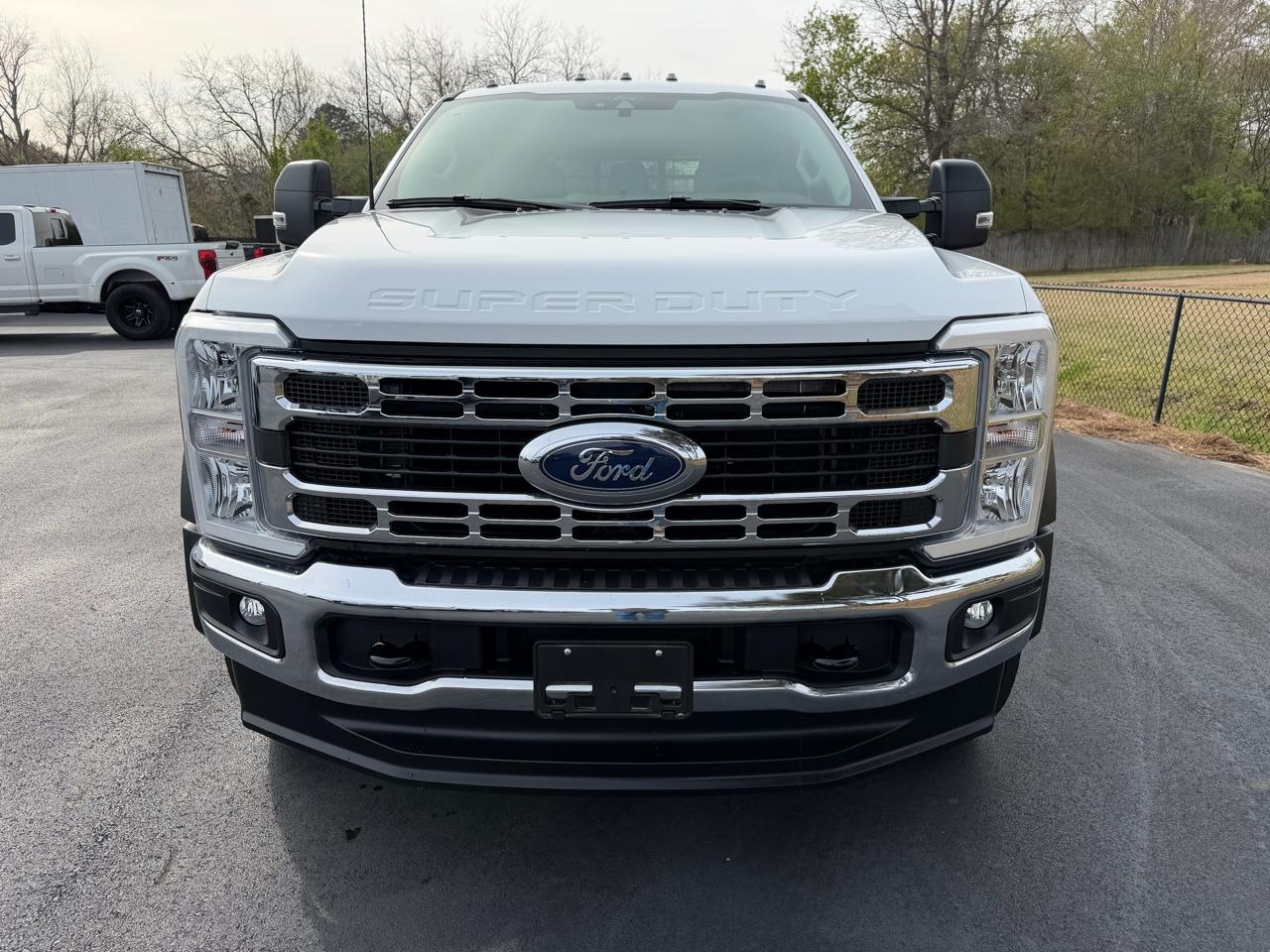 Ford Super Duty F-450 DRW XL 4WD Crew Cab 179" WB 60" CA 2025