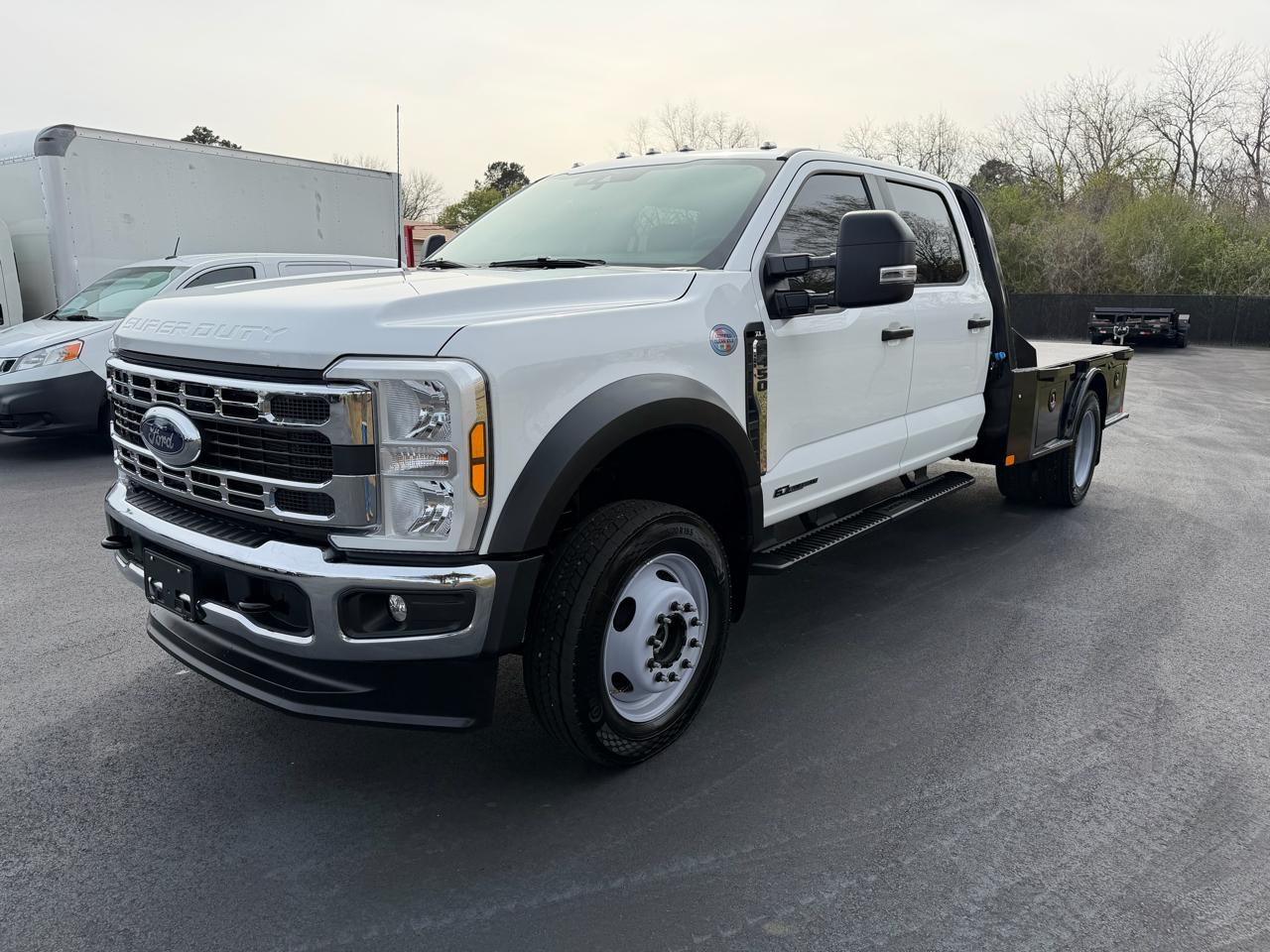 Ford Super Duty F-450 DRW XL 4WD Crew Cab 179" WB 60" CA 2025