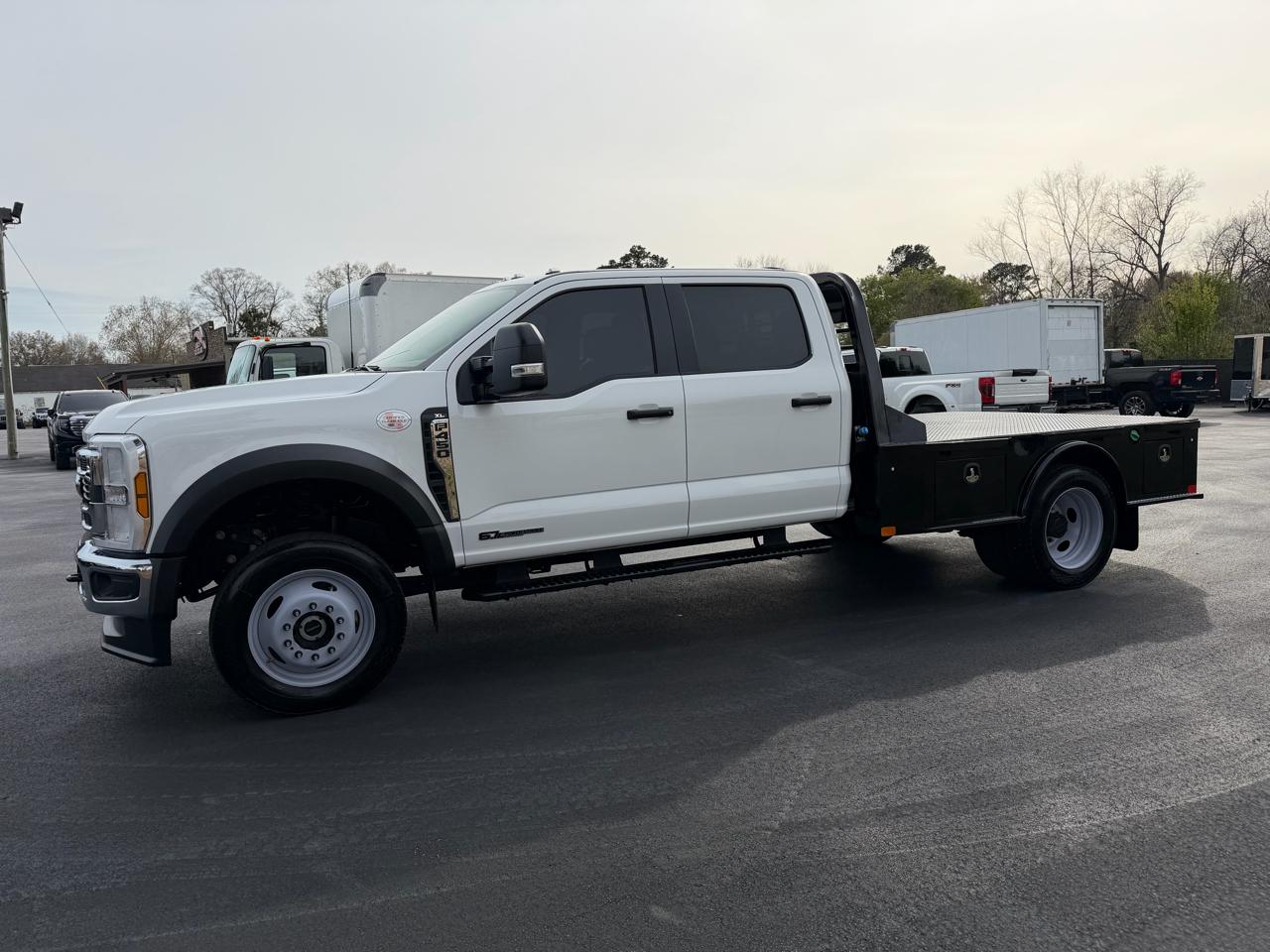 Ford Super Duty F-450 DRW XL 4WD Crew Cab 179" WB 60" CA 2025