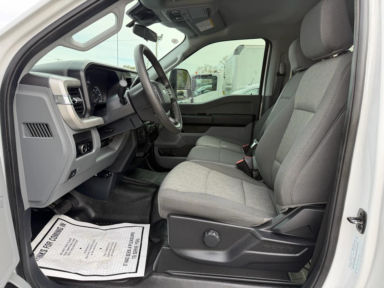 Ford Super Duty F-450 DRW XL 4WD Crew Cab 179" WB 60" CA 2025