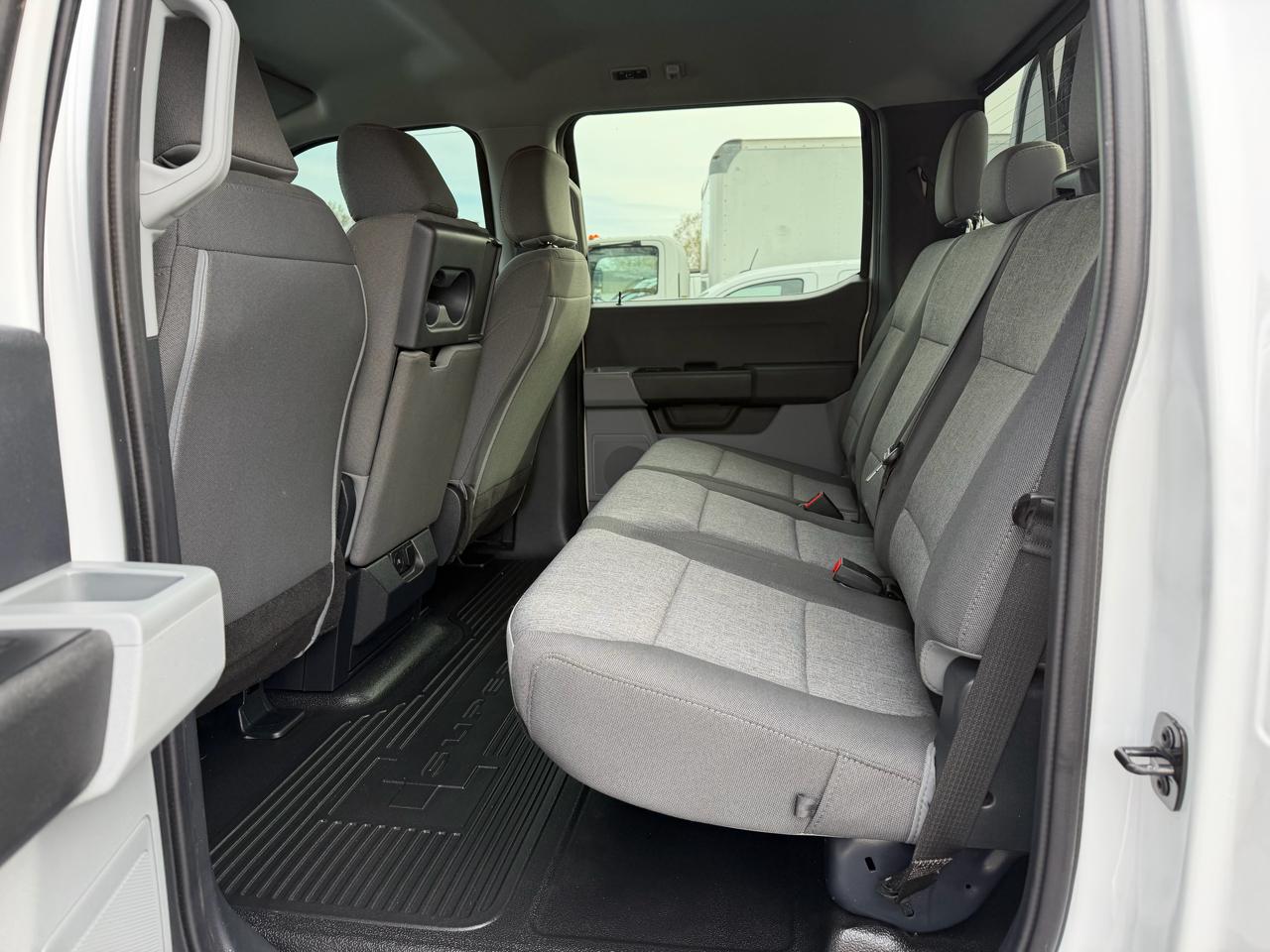 Ford Super Duty F-450 DRW XL 4WD Crew Cab 179" WB 60" CA 2025