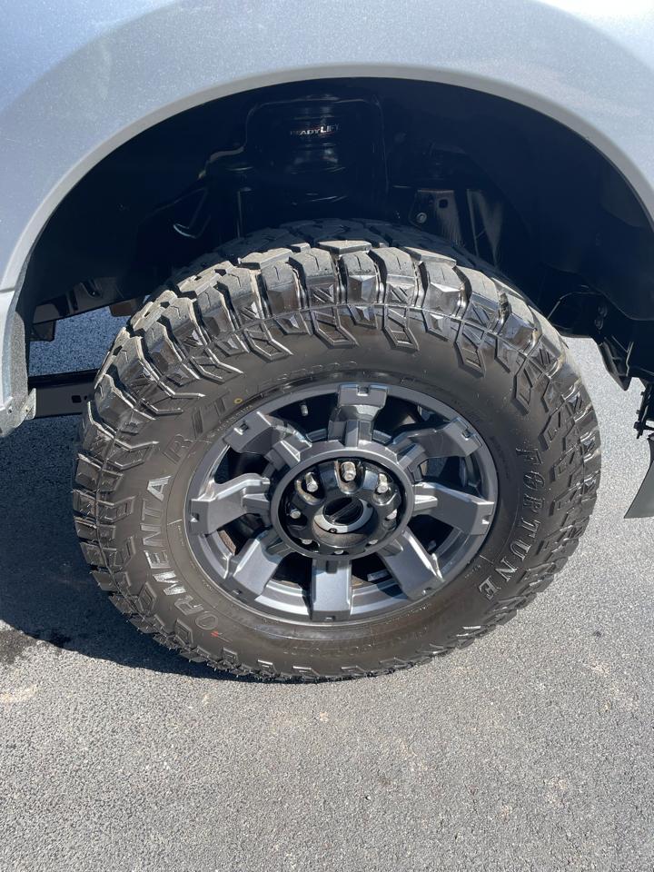 Ford Super Duty F-350 SRW Lariat 4WD Crew Cab 8' Box 2024