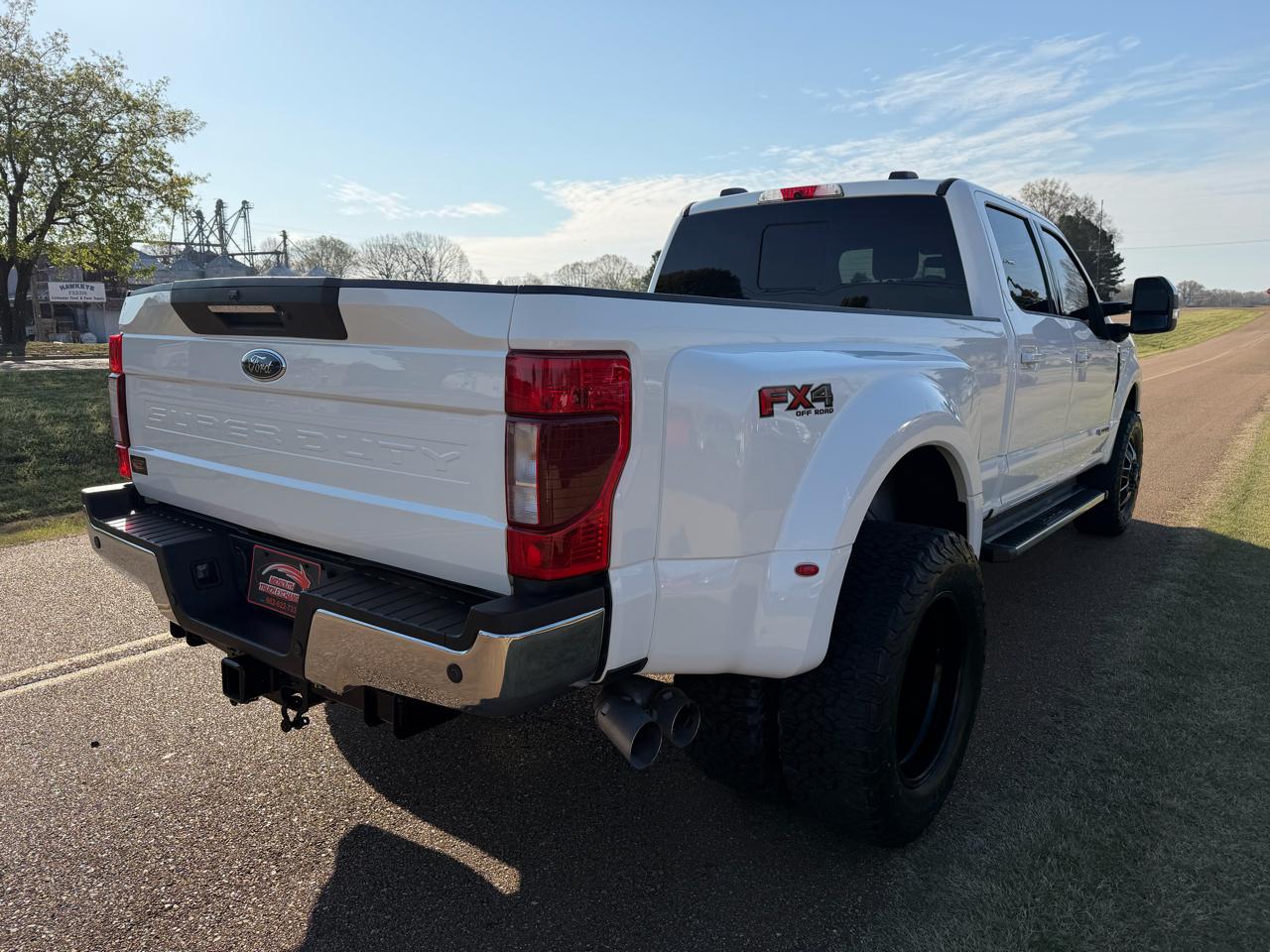 Ford Super Duty F-350 DRW Lariat 4WD Crew Cab 8' Box 2022