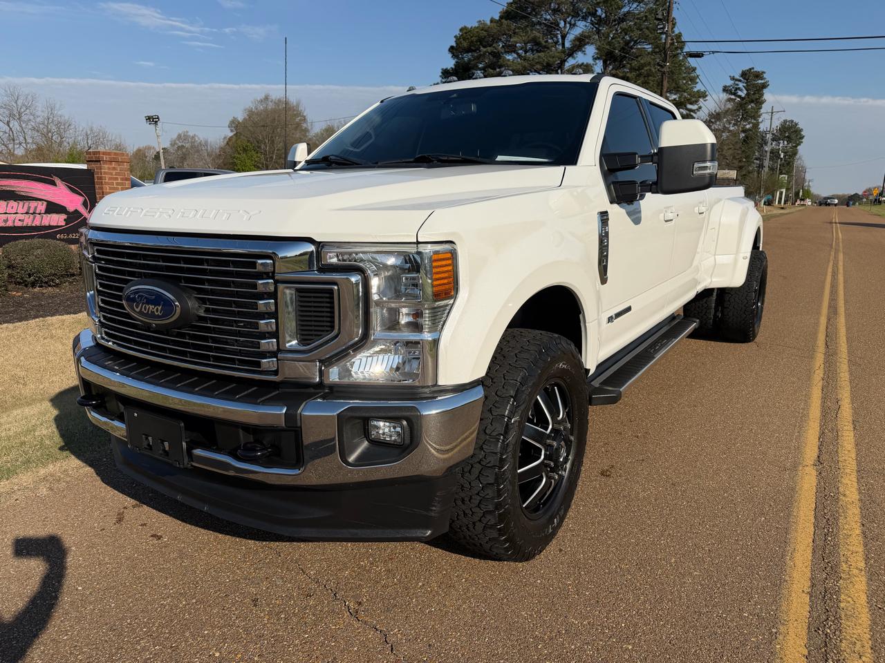 Ford Super Duty F-350 DRW Lariat 4WD Crew Cab 8' Box 2022