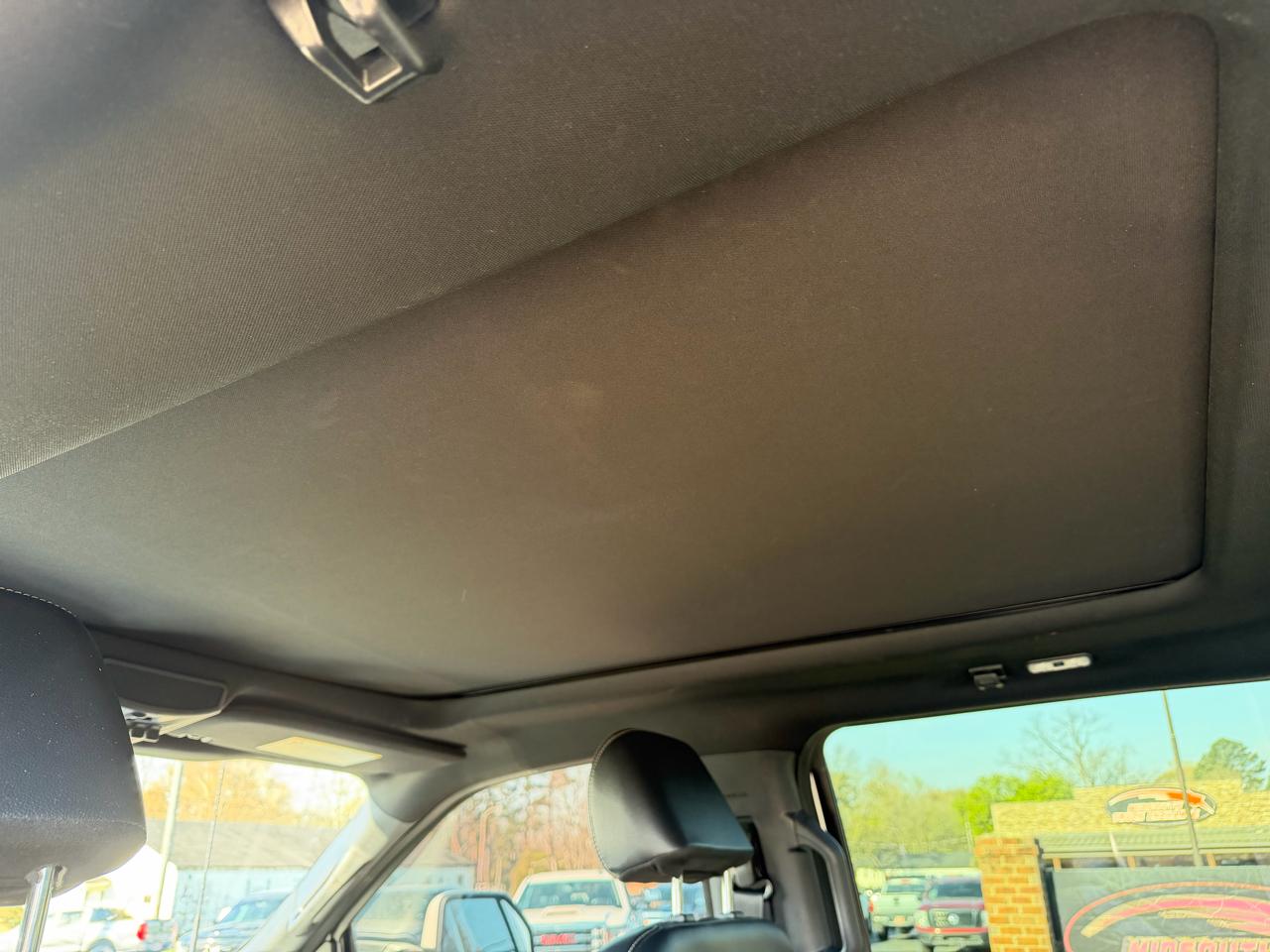 Ford Super Duty F-350 DRW Lariat 4WD Crew Cab 8' Box 2022