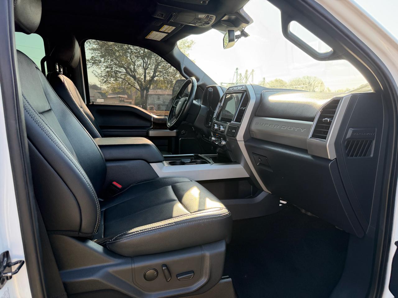 Ford Super Duty F-350 DRW Lariat 4WD Crew Cab 8' Box 2022