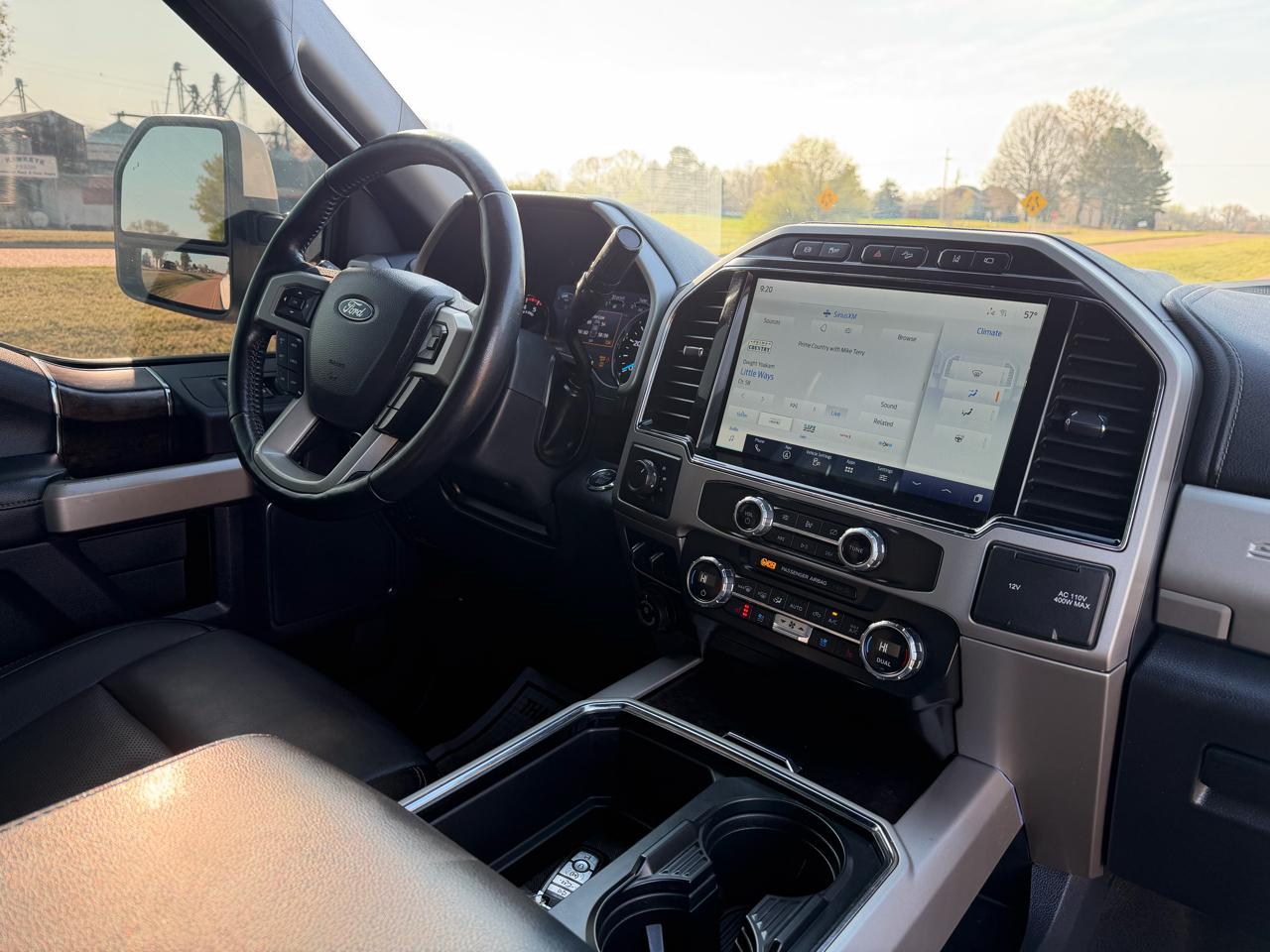 Ford Super Duty F-350 DRW Lariat 4WD Crew Cab 8' Box 2022