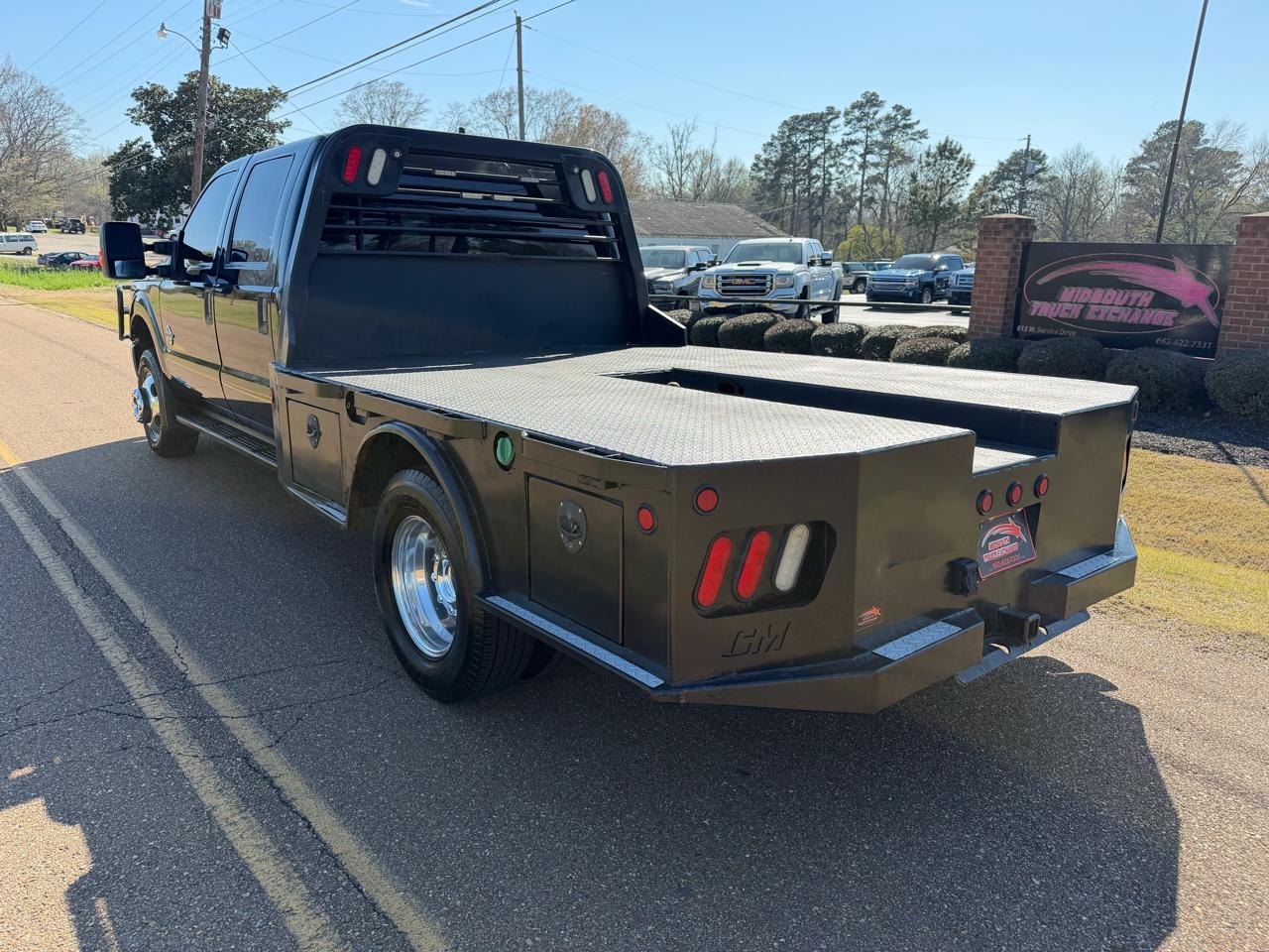 Ford Super Duty F-350 DRW 4WD Crew Cab 176" WB 60" CA Lariat 2016