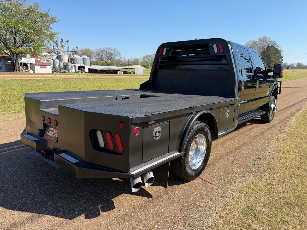 Ford Super Duty F-350 DRW 4WD Crew Cab 176" WB 60" CA Lariat 2016