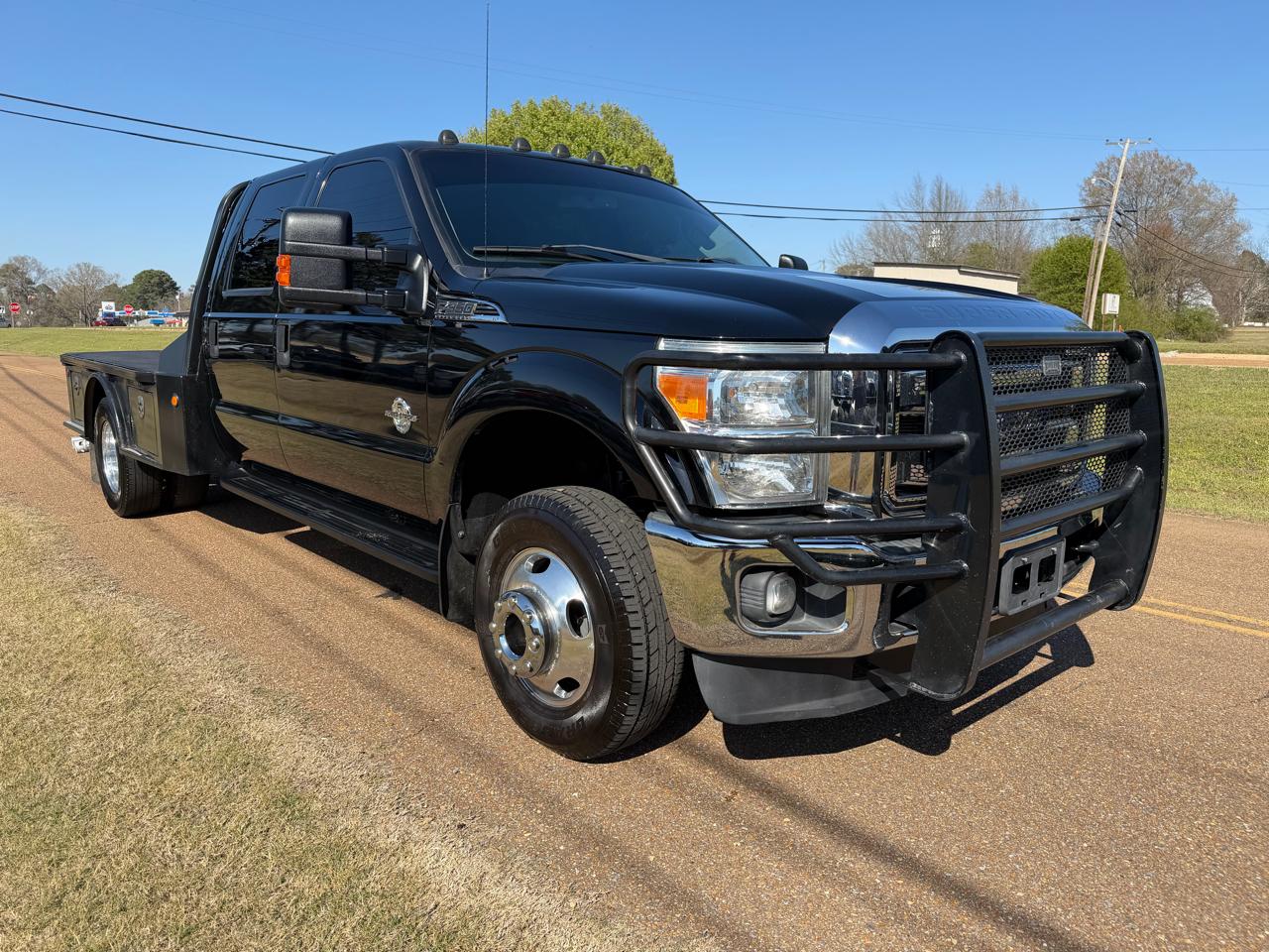 Ford Super Duty F-350 DRW 4WD Crew Cab 176" WB 60" CA Lariat 2016
