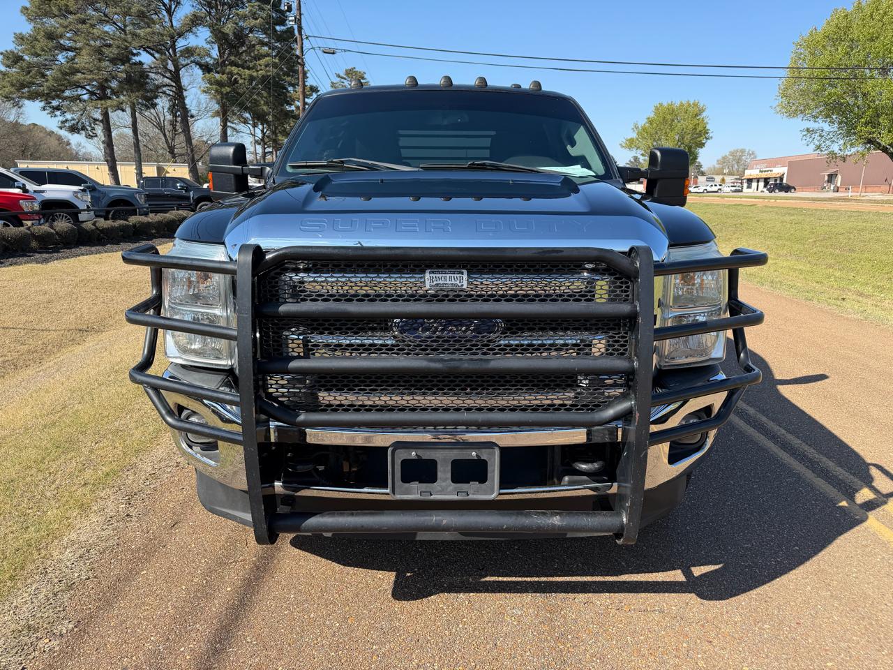 Ford Super Duty F-350 DRW 4WD Crew Cab 176" WB 60" CA Lariat 2016