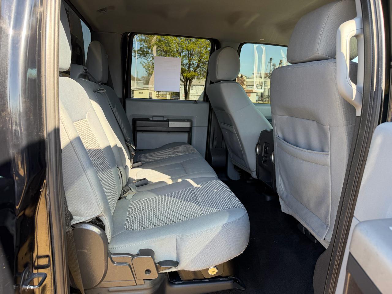 Ford Super Duty F-350 DRW 4WD Crew Cab 176" WB 60" CA Lariat 2016