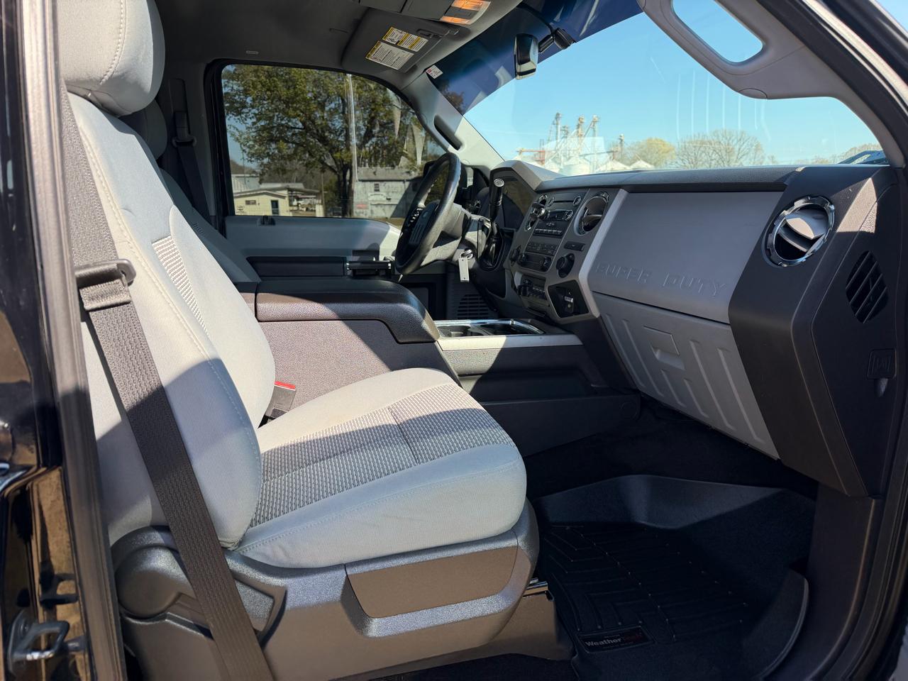 Ford Super Duty F-350 DRW 4WD Crew Cab 176" WB 60" CA Lariat 2016