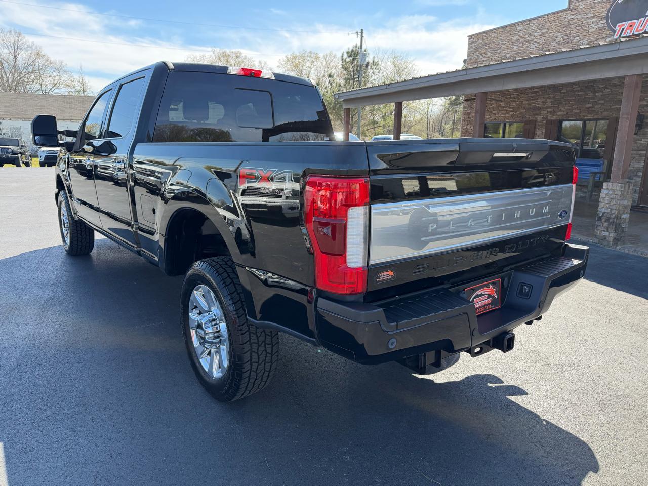 Ford Super Duty F-350 SRW Platinum 4WD Crew Cab 6.75' Box 2017