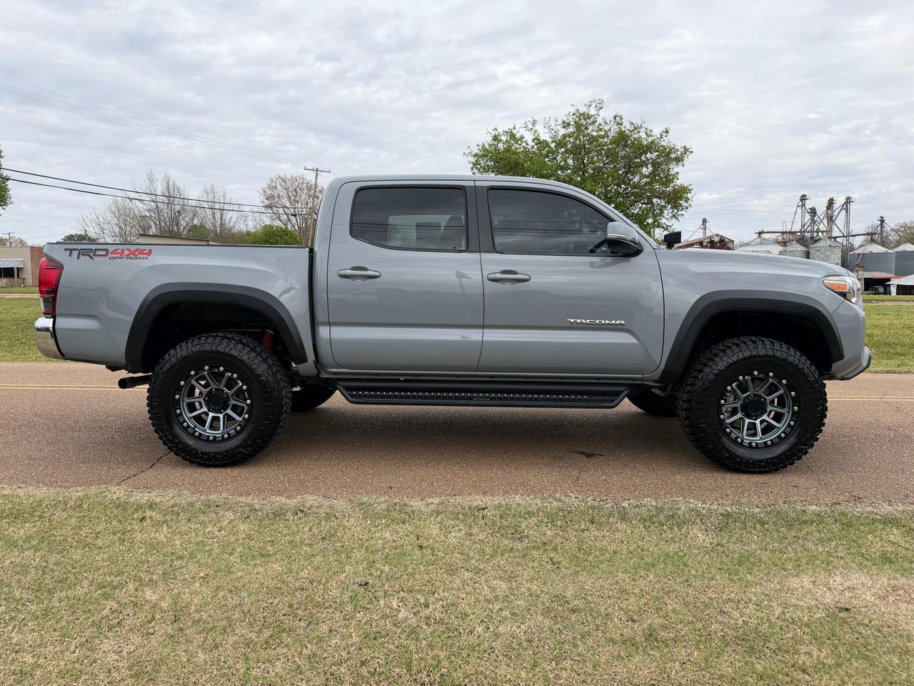 Toyota Tacoma 4WD TRD Off Road Double Cab 5' Bed V6 MT (Natl) 2020