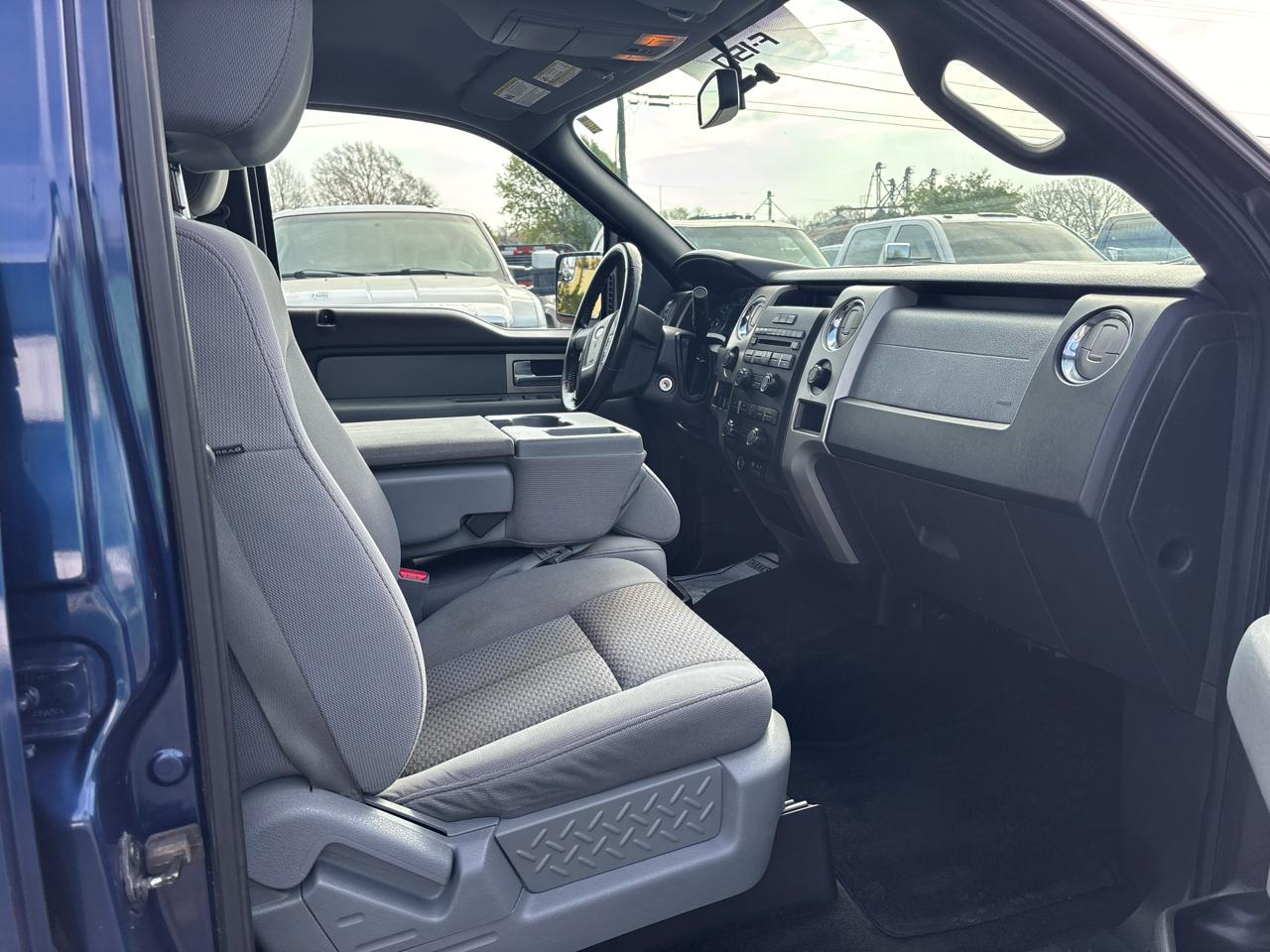 Ford F-150 4WD SuperCrew 145" XLT 2011