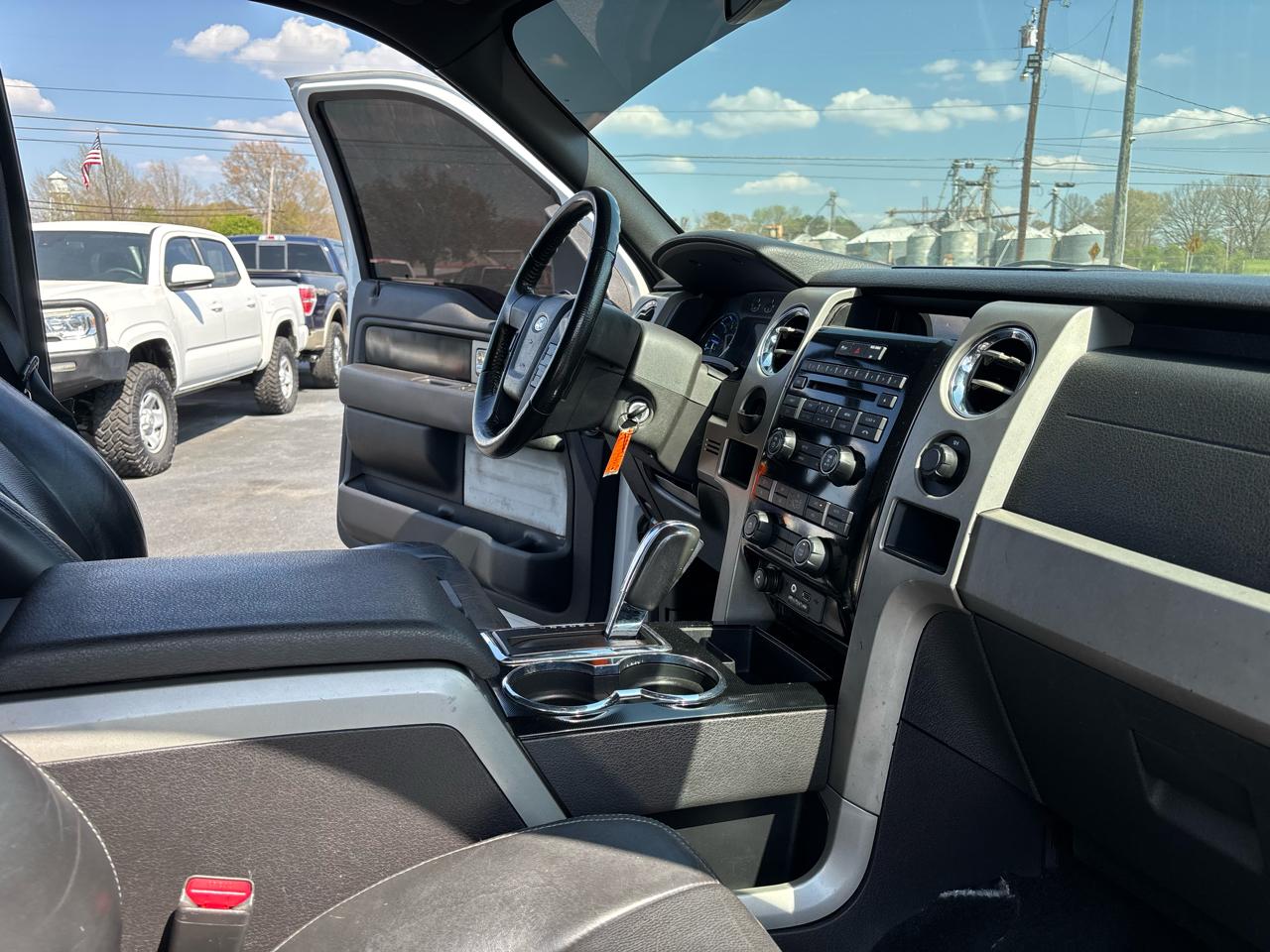 Ford F-150 2WD SuperCrew 145" Lariat 2011