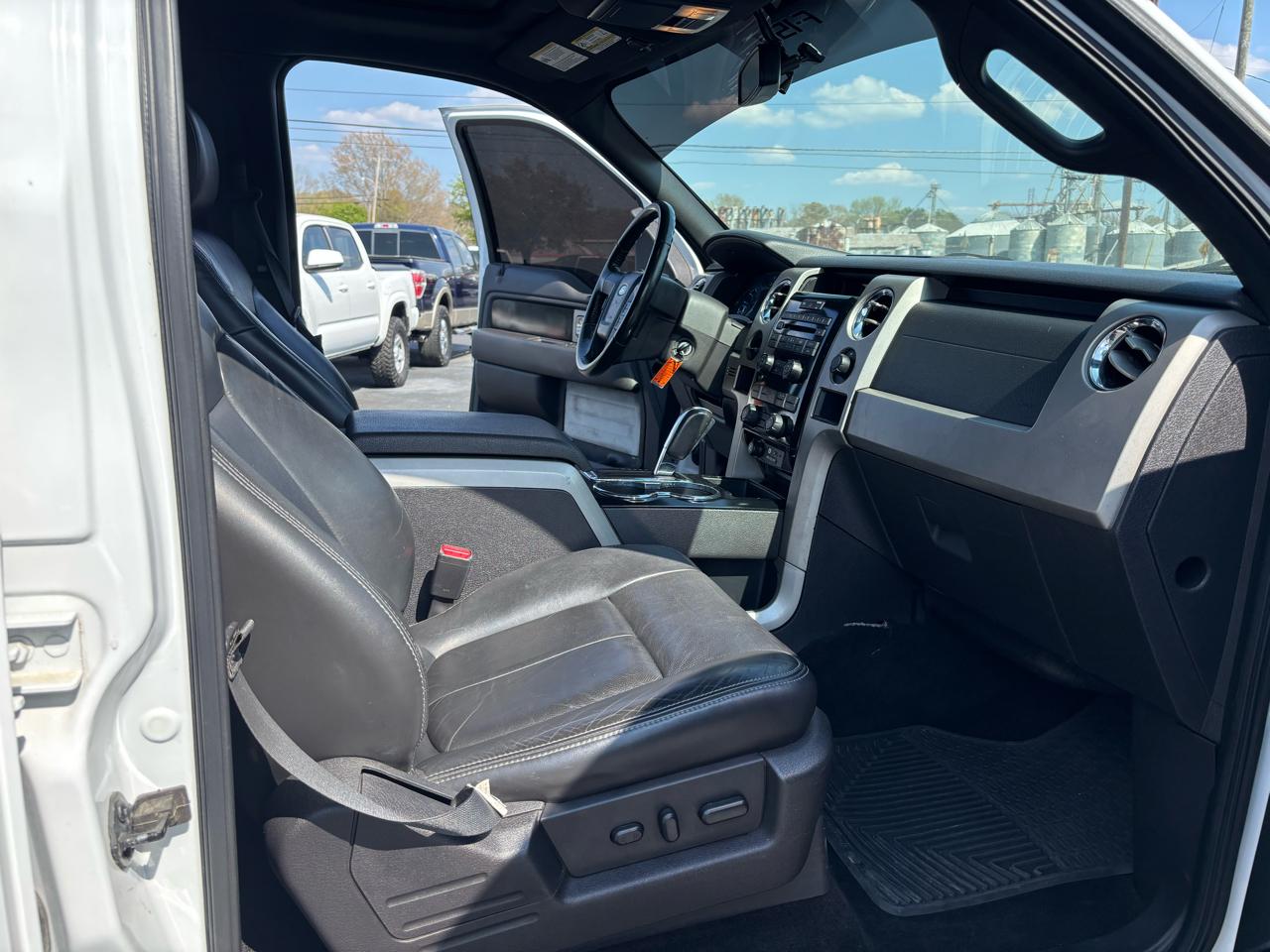 Ford F-150 2WD SuperCrew 145" Lariat 2011