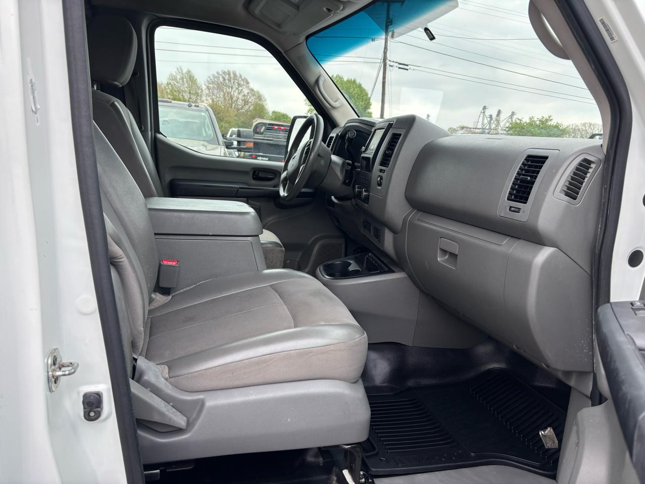 Nissan NV Cargo NV2500 HD Standard Roof V6 SV 2020