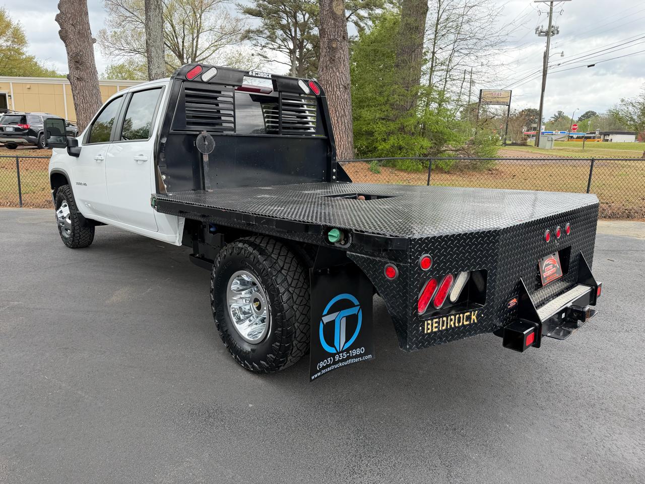 Chevrolet Silverado 3500HD CC 4WD Crew Cab 177" WB, 60" CA LT 2022