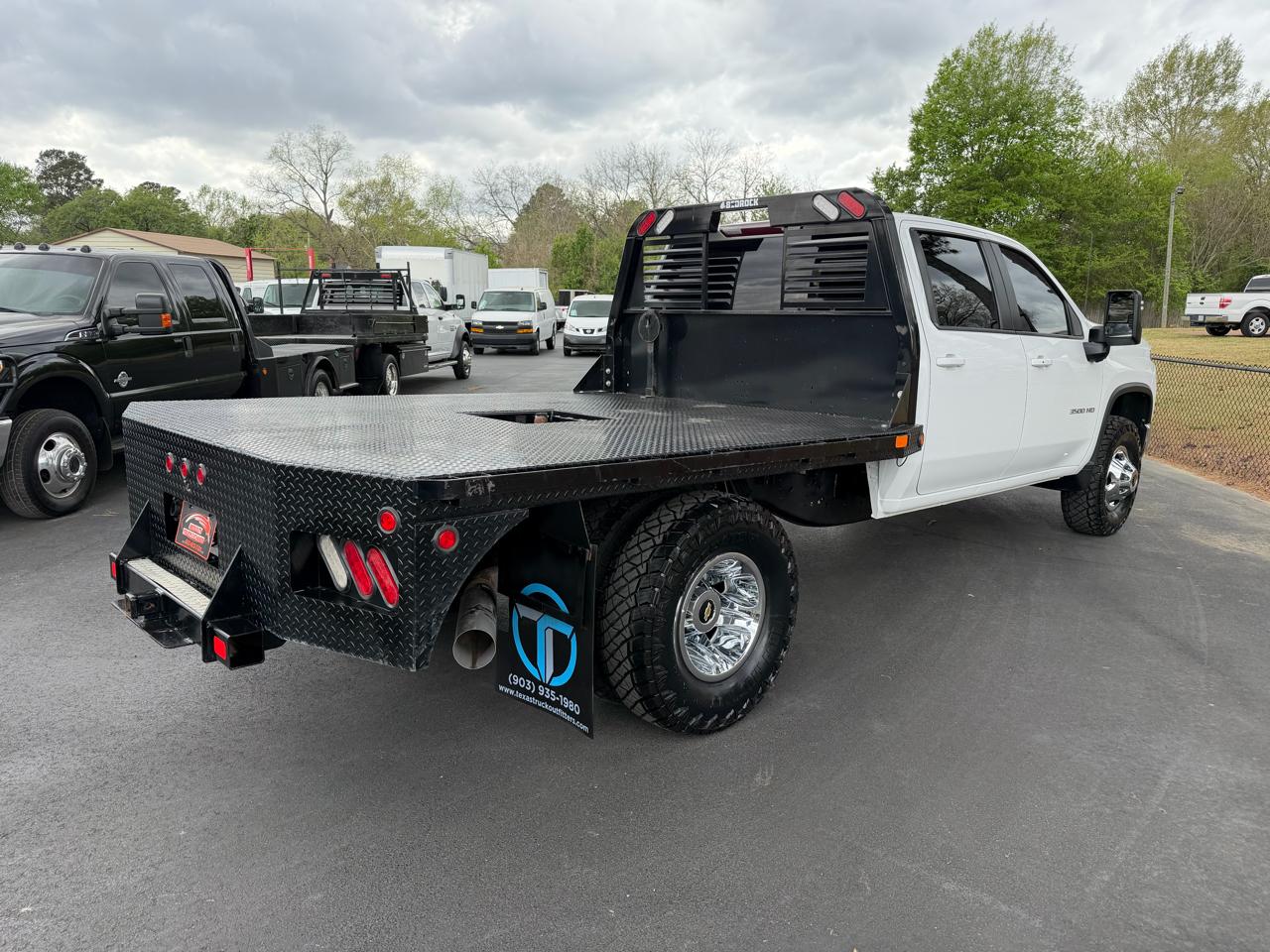 Chevrolet Silverado 3500HD CC 4WD Crew Cab 177" WB, 60" CA LT 2022