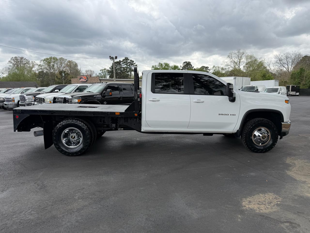 Chevrolet Silverado 3500HD CC 4WD Crew Cab 177" WB, 60" CA LT 2022