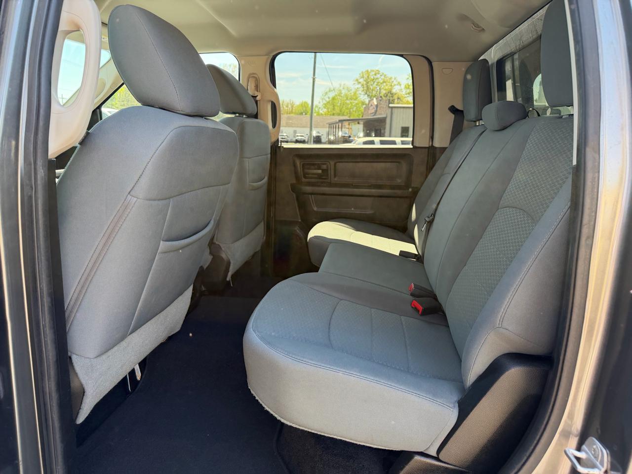 RAM 1500 2WD Crew Cab 140.5" Express 2013