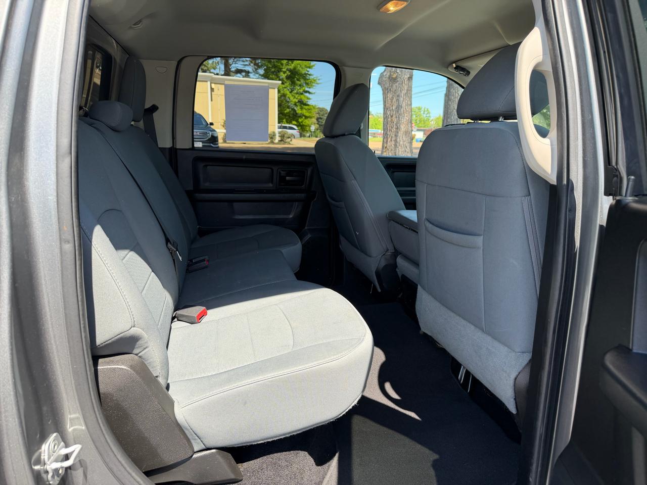 RAM 1500 2WD Crew Cab 140.5" Express 2013