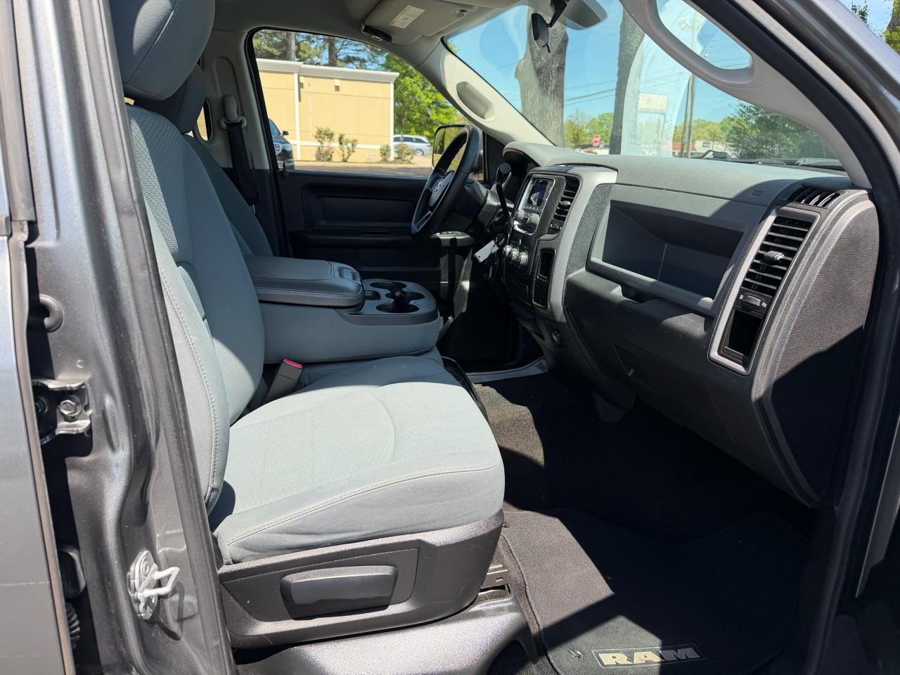 RAM 1500 2WD Crew Cab 140.5" Express 2013