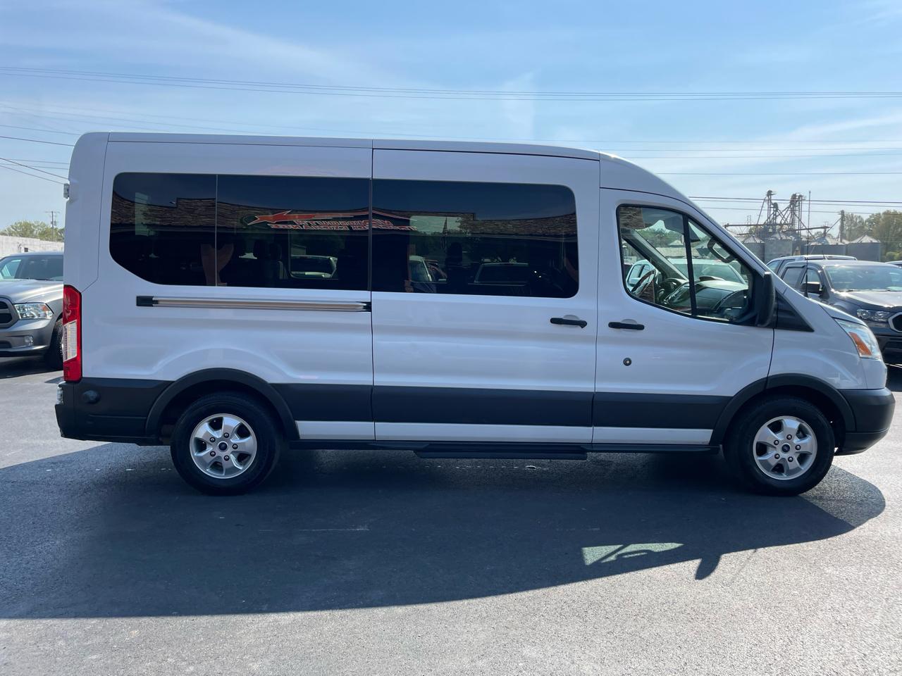 Ford Transit Wagon T-350 148" Med Roof XLT Sliding RH Dr 2017