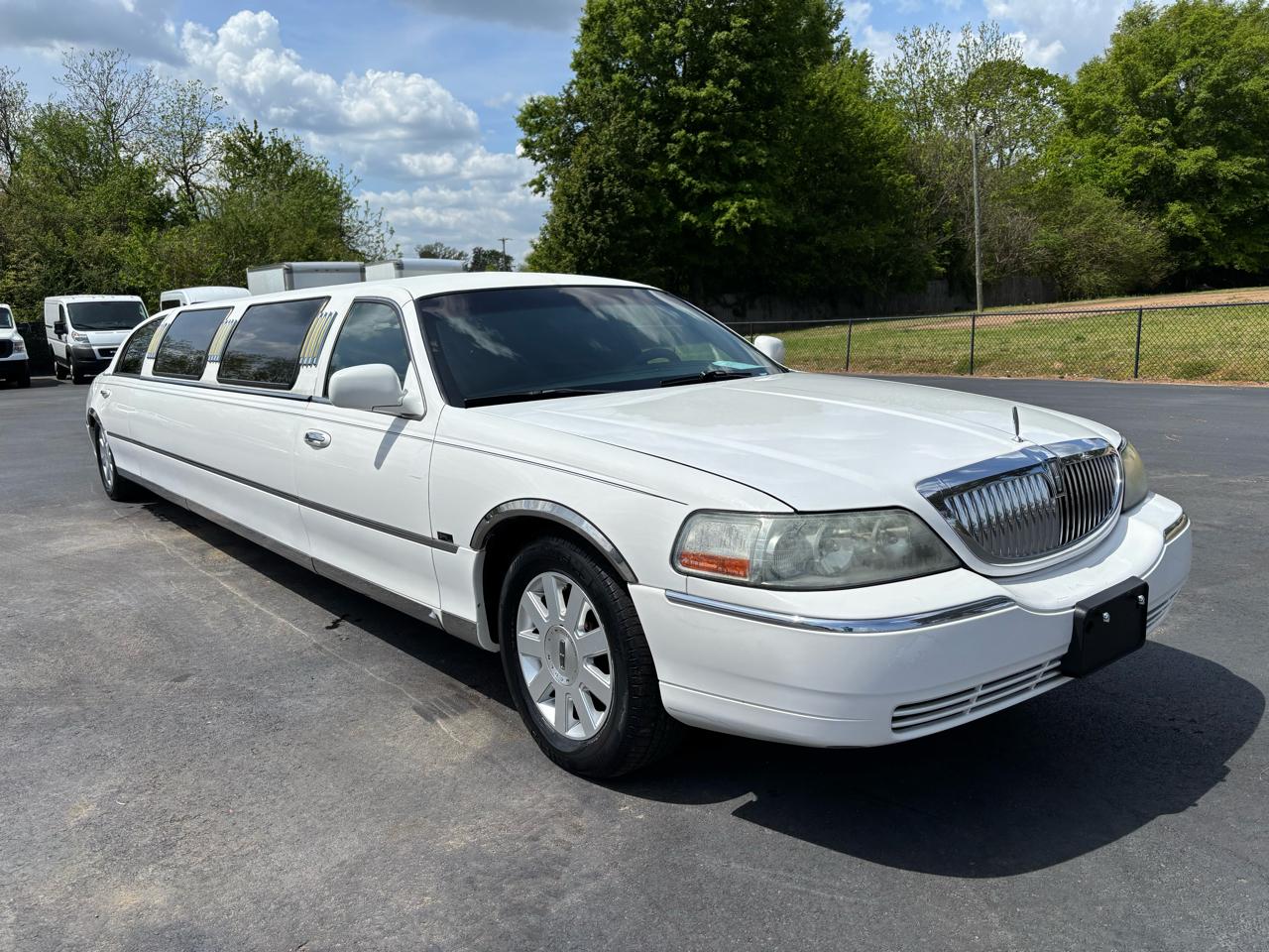 Lincoln Town Car 4dr Sdn Executive w/Limousine Pkg 2004