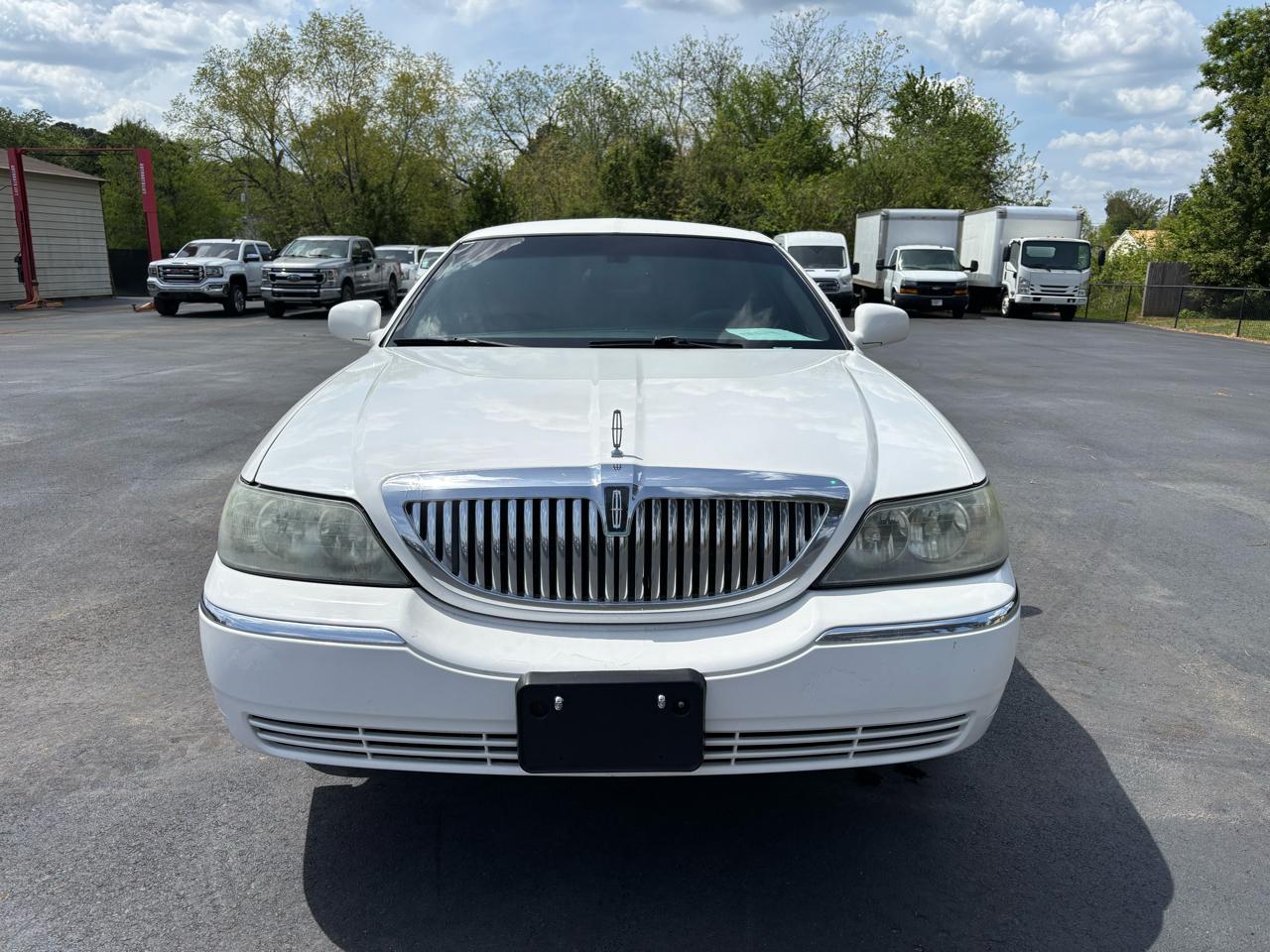 Lincoln Town Car 4dr Sdn Executive w/Limousine Pkg 2004