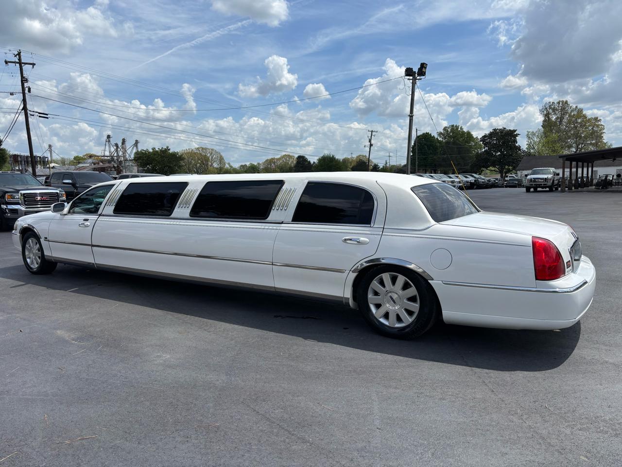 Lincoln Town Car 4dr Sdn Executive w/Limousine Pkg 2004