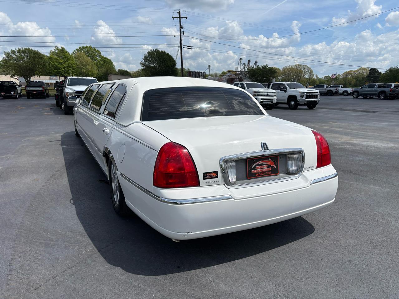 Lincoln Town Car 4dr Sdn Executive w/Limousine Pkg 2004